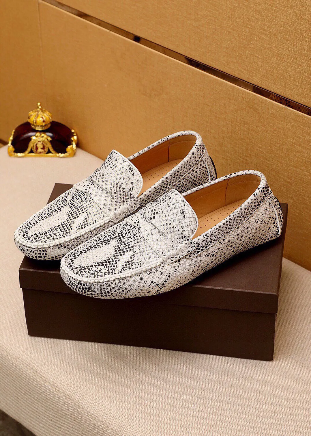 Men's Men's Shoes 💰: 460 💰💐 BV Men's Slip-on Shoes® [BOTTEGA VENETA] Official website counter new model, one-to-one mold opening ⚠Italian calfskin ➕Embossed ➕Cow 🐂 leather lining. Driving slip-ons, available at counters, sizes 38～44 (45🉑️customized)